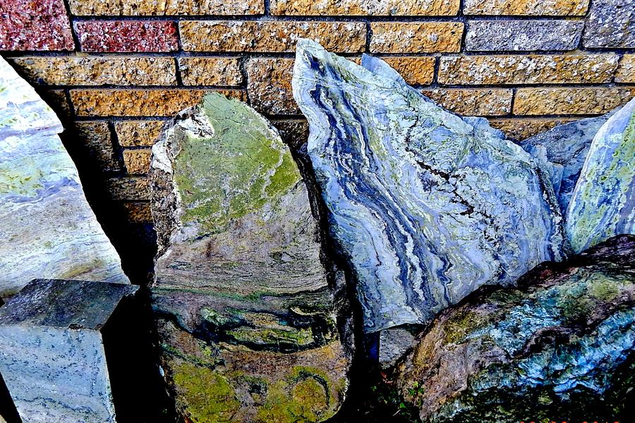 Chapa de Connemara: verde-musgo com veio branco.