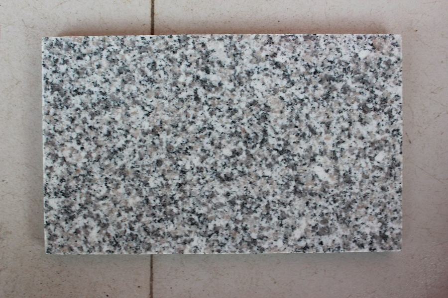 Chapa de Preto Indiano: preto quase liso, grão fechado.